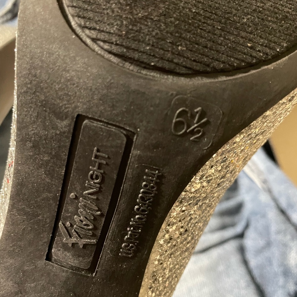 Shoes - Picture 4 of 4